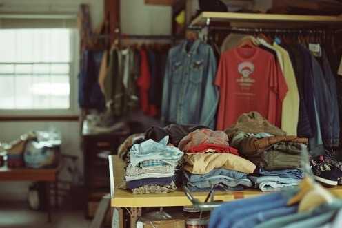 Jangan Langsung Dipakai! Ini Cara Membersihkan Baju Thrifting dengan Baik Menurut Anjuran Dokter